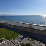 Paola Caposuvero Villa *