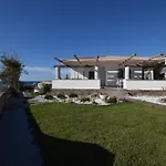 Paola Caposuvero Villa *