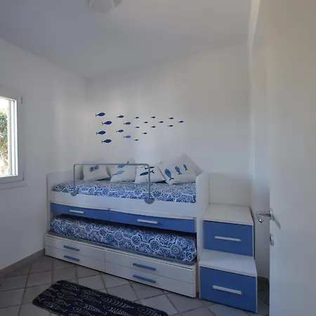 Paola Caposuvero Villa *