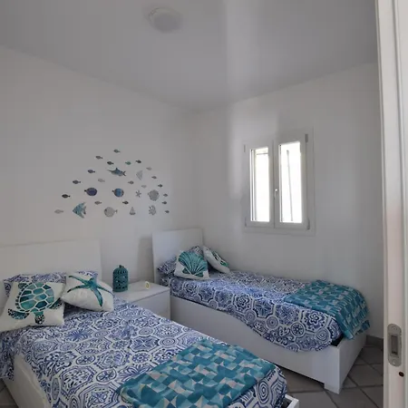 Paola Caposuvero Villa *